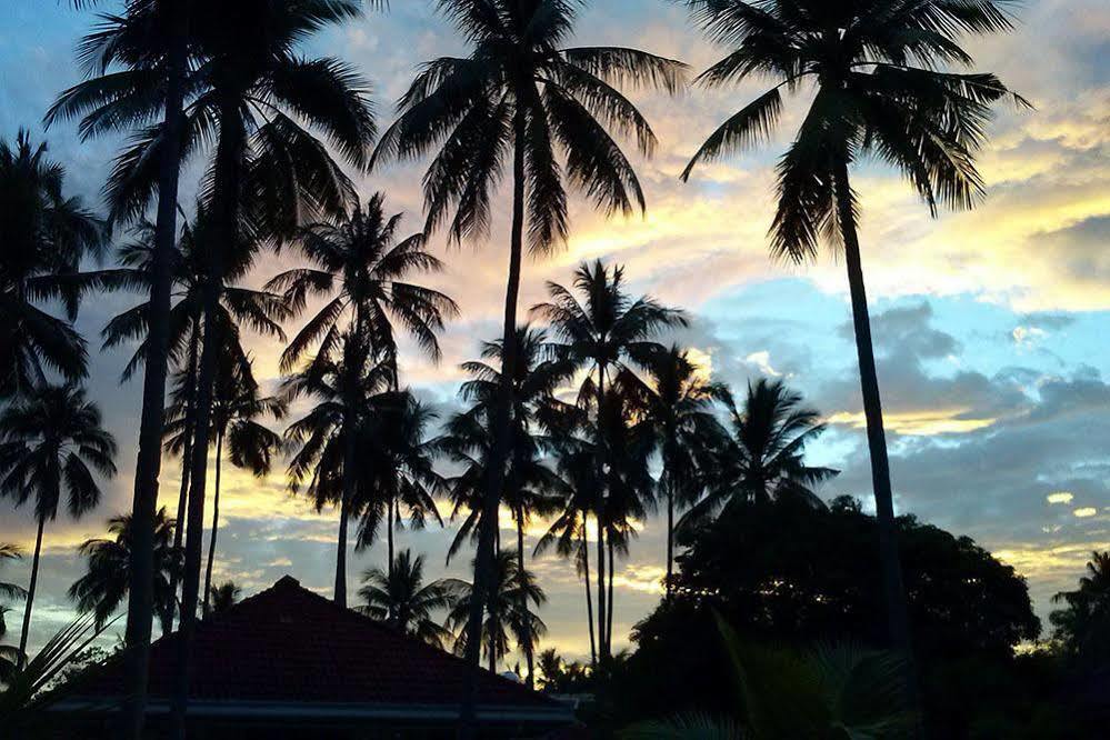 Whispering Palms Island Resort Bacolod Extérieur photo
