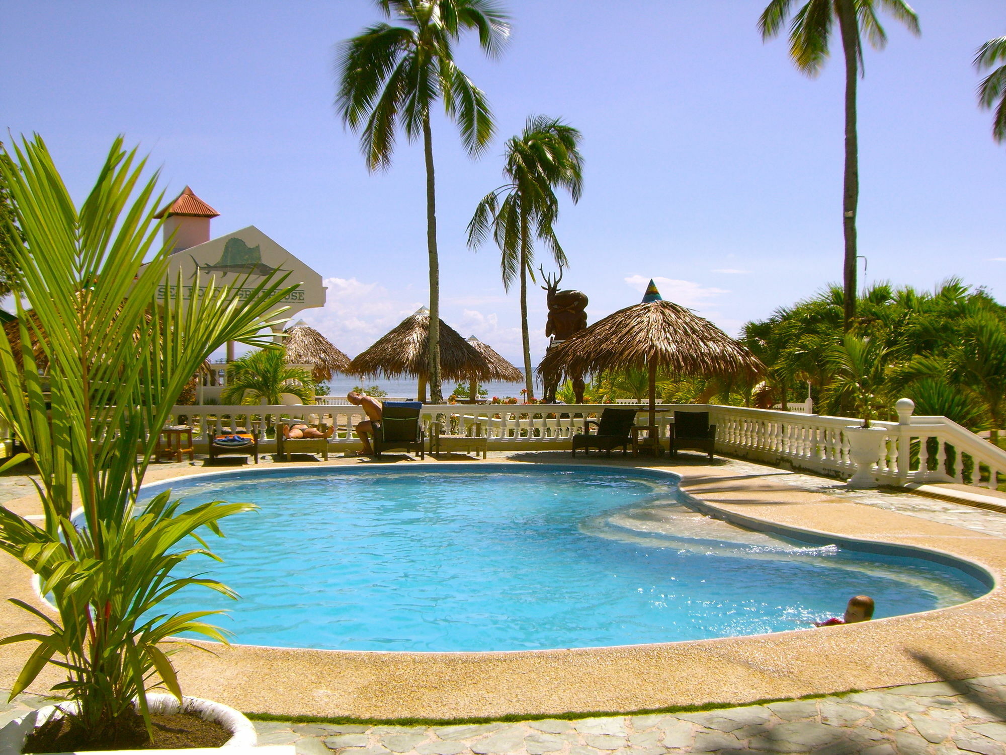 Whispering Palms Island Resort Bacolod Extérieur photo
